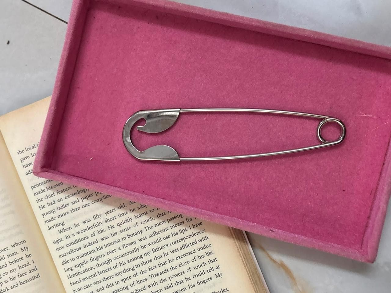 Big safetypin Hair pin thumbnail 2