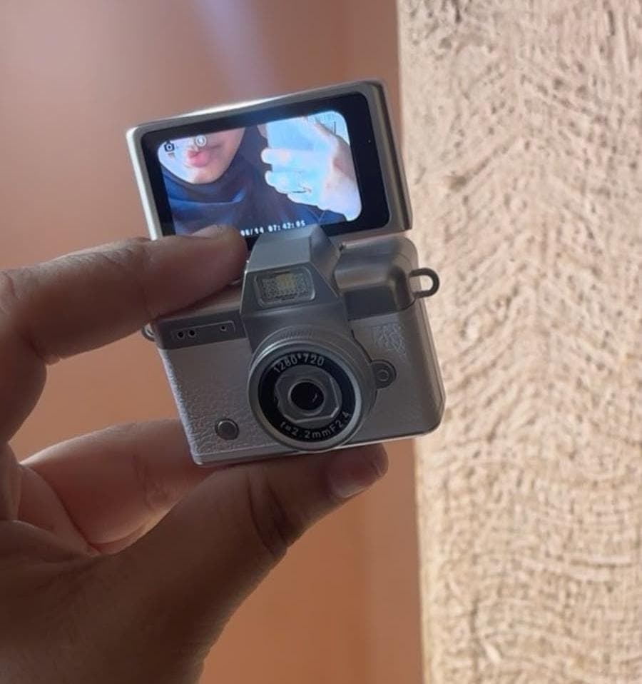 Mini flip screen camera thumbnail 2