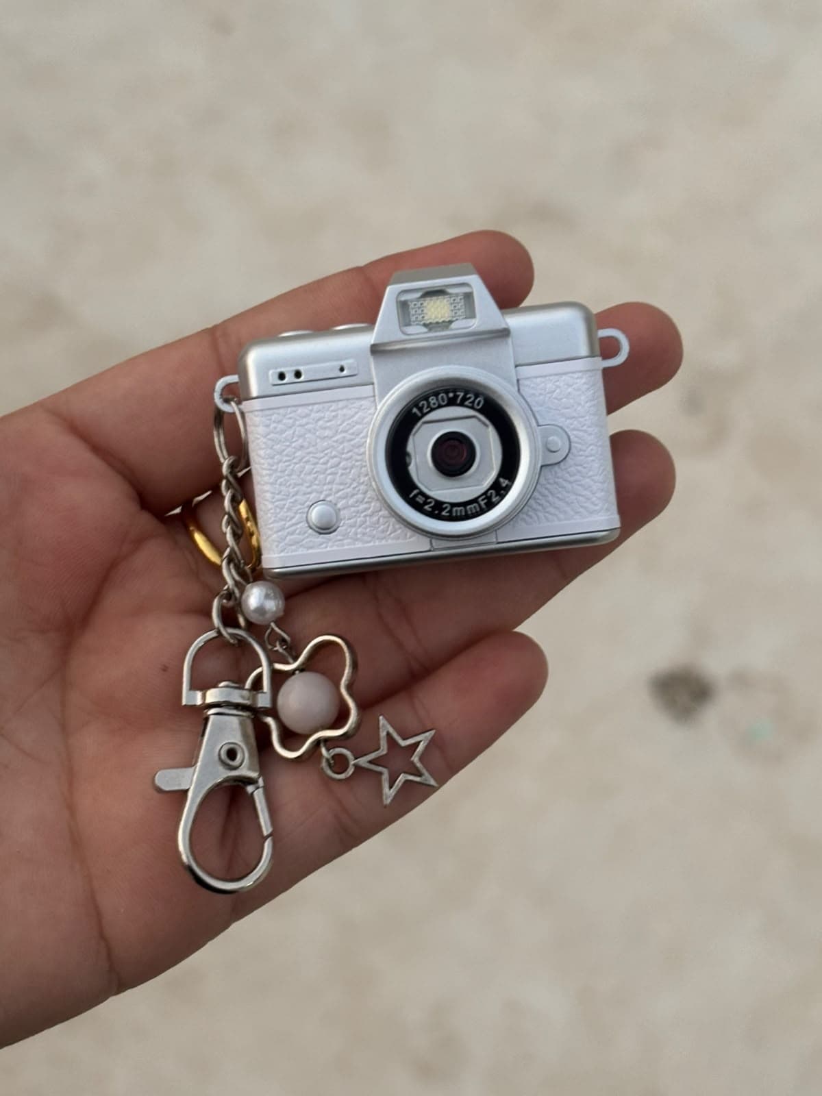 Mini flip screen camera thumbnail 3