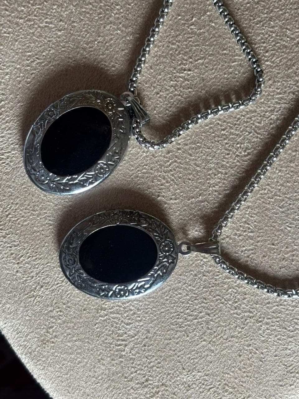 Oval shape photos lockets thumbnail 2