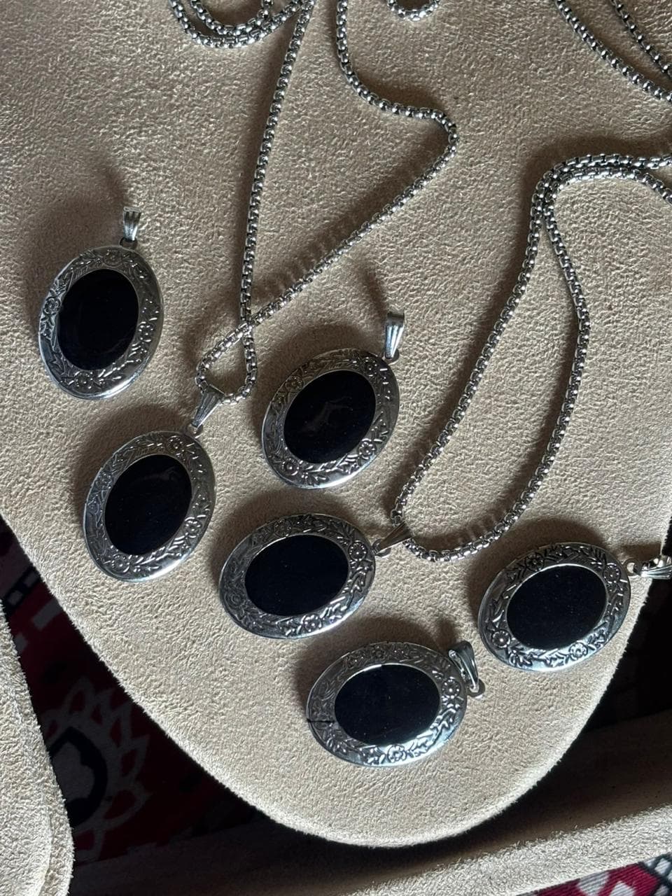 Oval shape photos lockets thumbnail 3