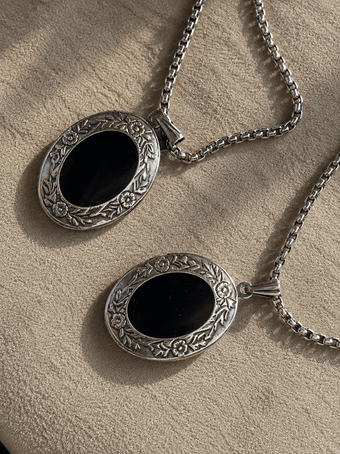 Oval shape photos lockets